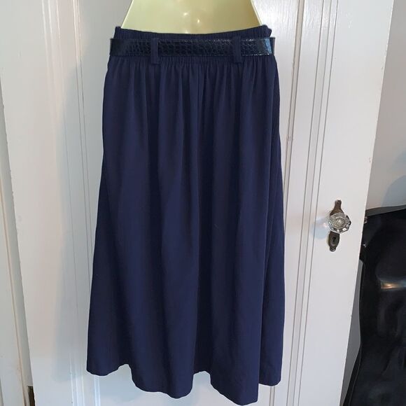 Vtg Briggs Petite navy blue full skirt with belt - Picture 5 of 9